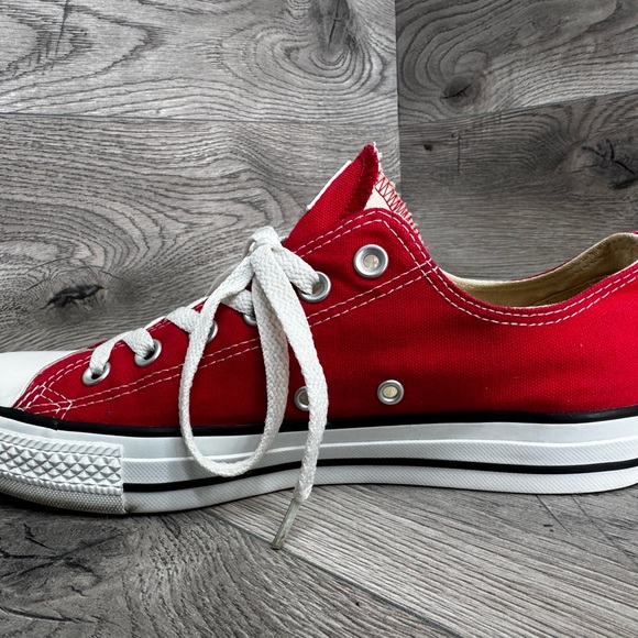 Converse Chuck Taylor All Star Low Top Red Sneakers Shoes Mens 7 Womens 9 - Picture 4 of 13